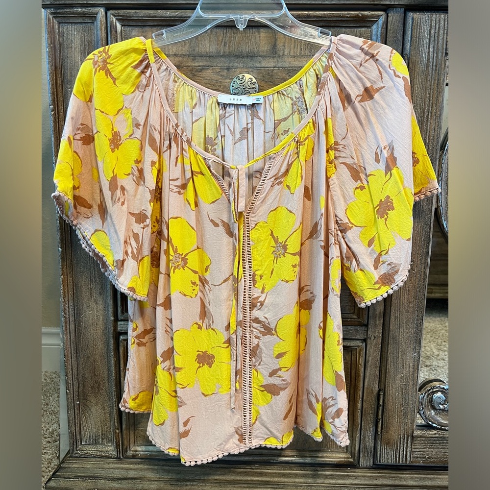 Lush yellow tan floral short sleeve blouse Size M
